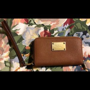 MICHAEL KORS Jet Set Travel Lg Smartphone Wristlet